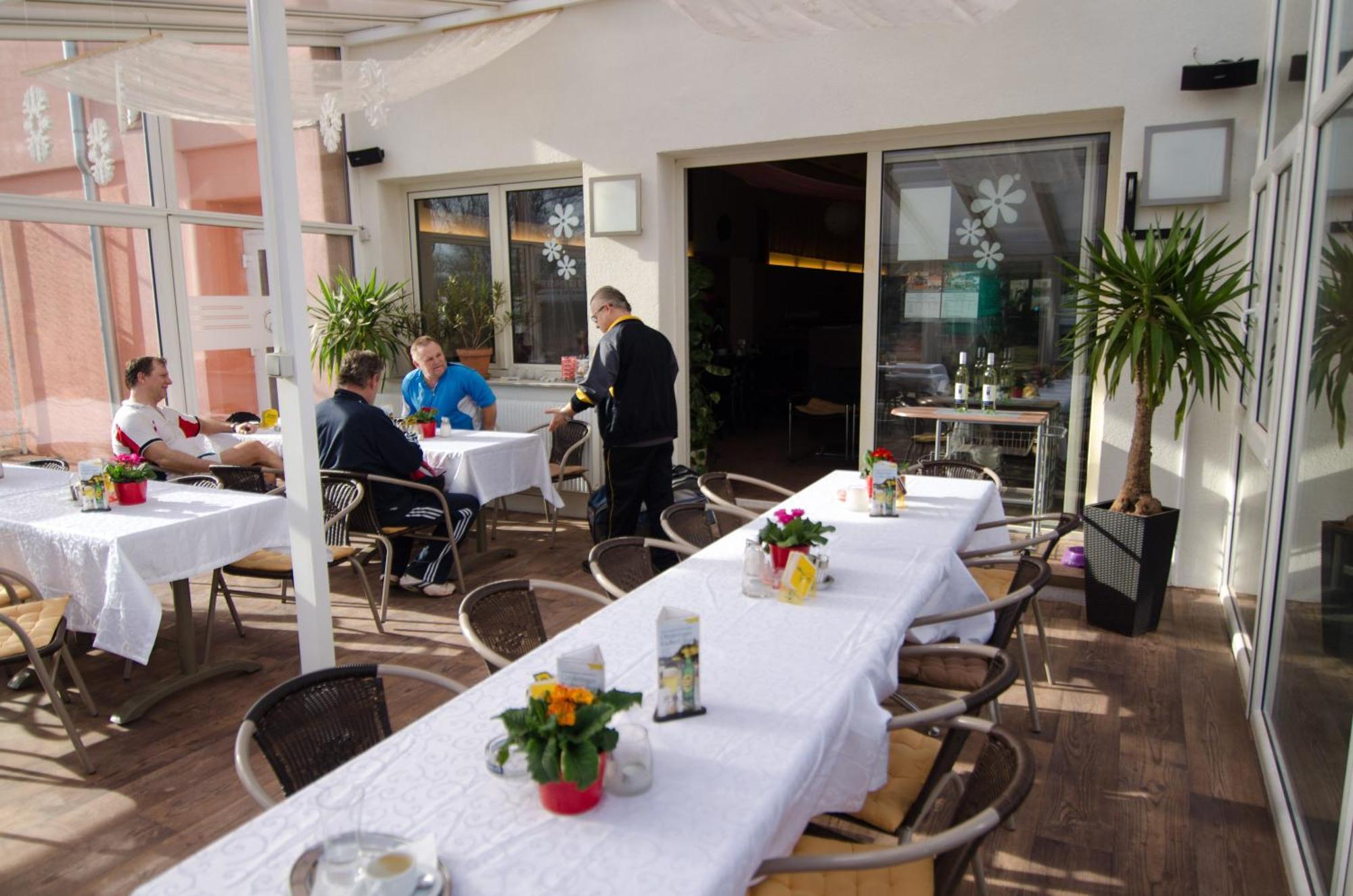 Hotel Khail Maria Lanzendorf Exteriör bild