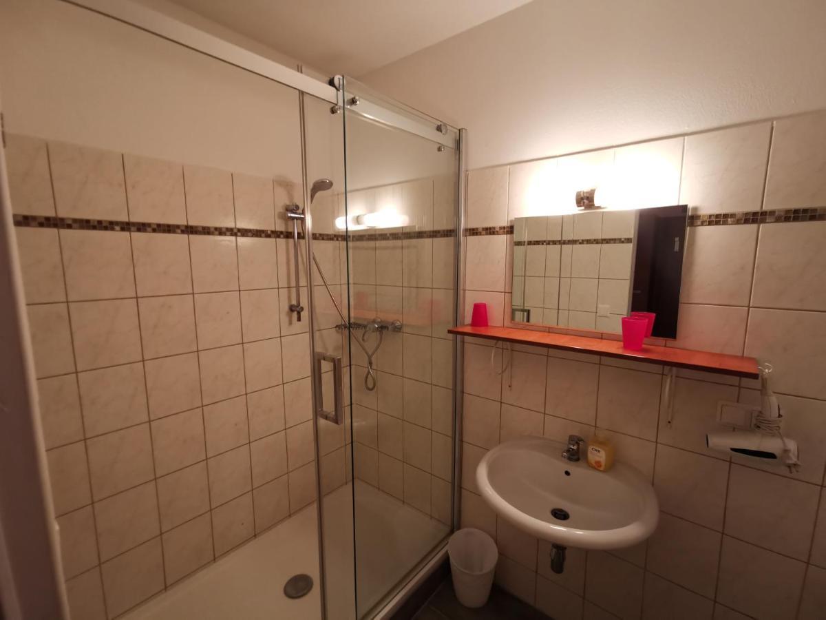 Hotel Khail Maria Lanzendorf Exteriör bild